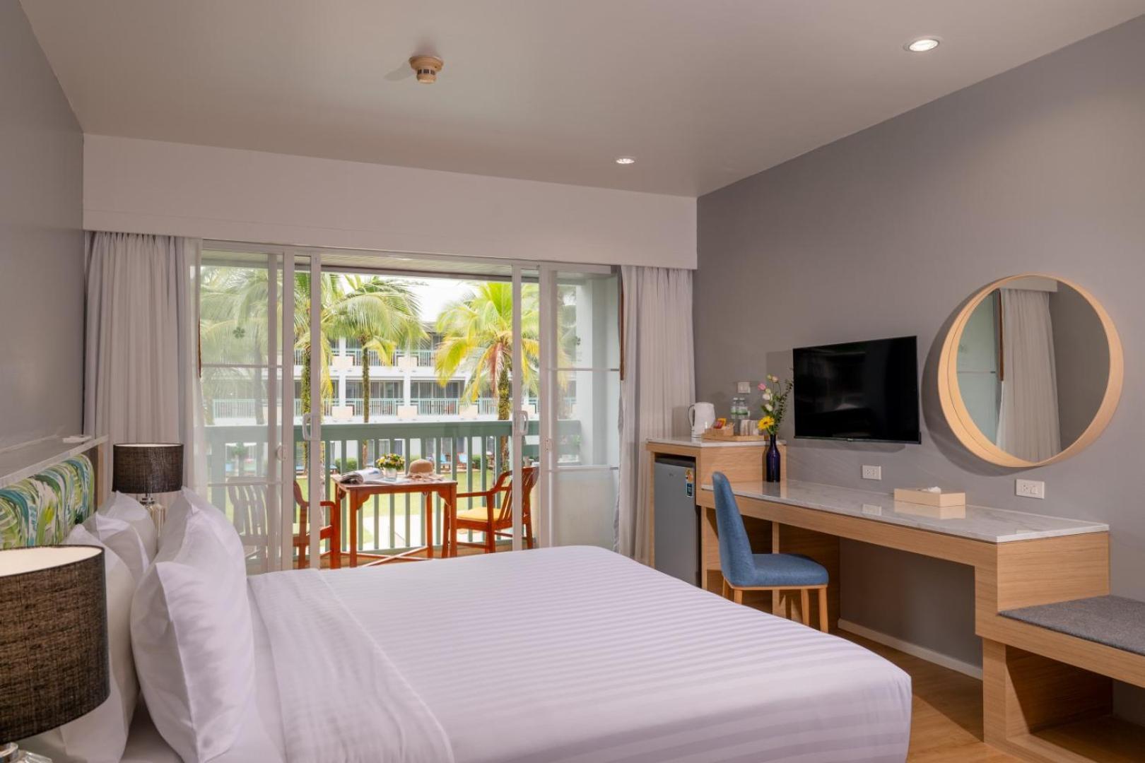 The Briza Beach Resort, Khao Lak Sha Extra Plus Exterior photo